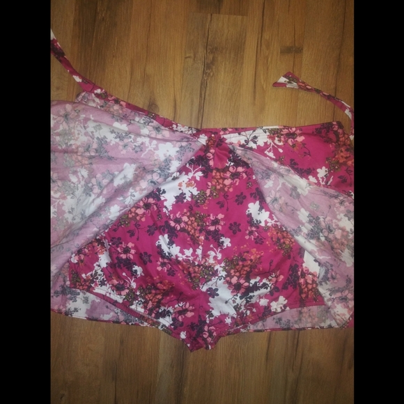 Beach Bash by Art and Tatyana Two Piece Set - Picture 4 of 16